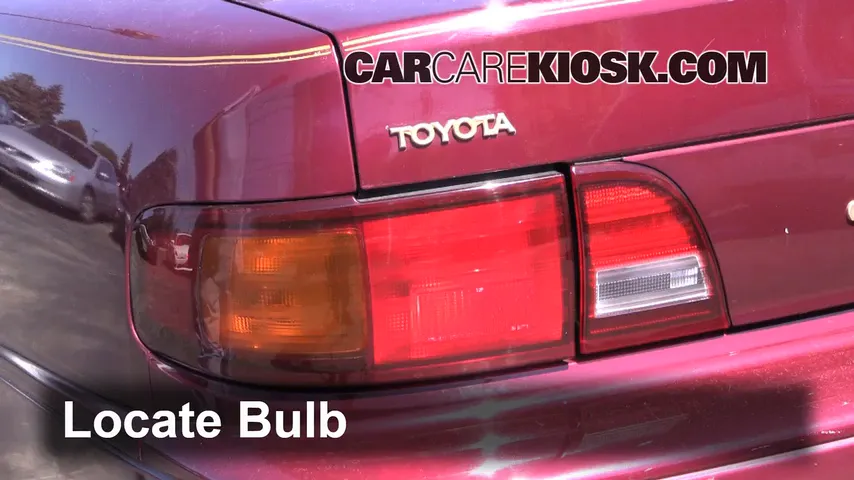 1996 Toyota Camry LE 2.2L 4 Cyl. Sedan (4 Door) Luces Luz de giro trasera (reemplazar foco)